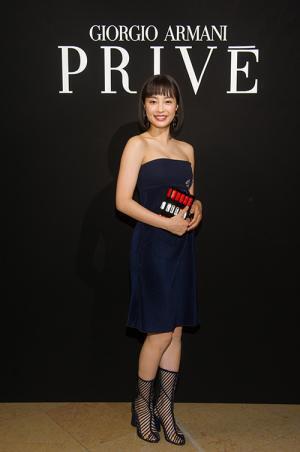 広瀬すず ジョルジオ アルマーニのドレスを着用、17年秋冬オートクチュールコレクション会場で