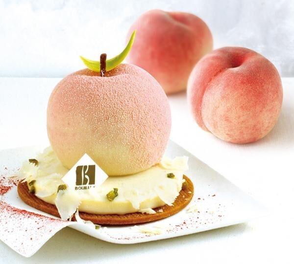 3種の桃のスイーツが大阪・梅田「セバスチャン・ブイエ」に集合 - 赤桃、白桃、黄桃がケーキに