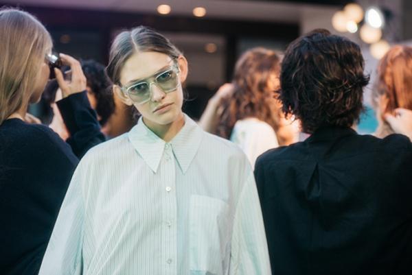 ステラ マッカートニー、東京・虎ノ門で18年春ウィメンズ＆17年秋冬メンズのプレゼンテーション開催