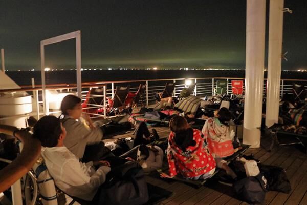 豪華客船でオールナイトピクニック「真夜中のピクニック船」開催 - 天体観測や音楽ライブ、朝ヨガも