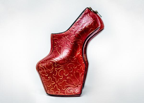 表参道ヒルズで「舘鼻則孝 リ・シンク展」レディー・ガガ愛用シューズなど、とらやカフェのかき氷も提供