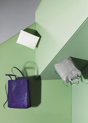 フライターグから、大量のパンチングを施した限定バッグが発売 - トート、バックパック、ポーチの3種