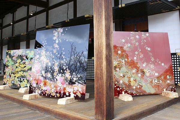 金魚と和硝子のアート展を名古屋マリオットアソシアホテルで - 硝子に閉じ込めた京友禅を背景に泳ぐ金魚