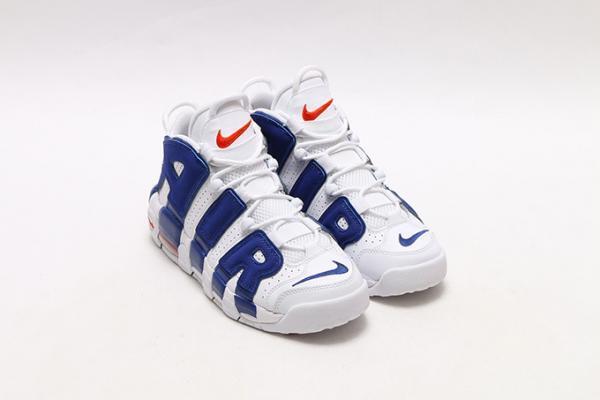 アトモスからナイキ「エア モア アップテンポ」限定シューズ、NBAのNYニックスカラー