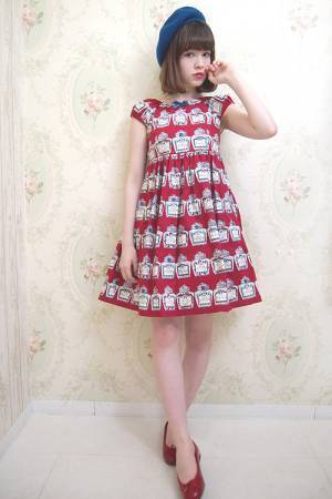 シャーリーテンプルから”オトナ服”ローンチ、キャンデイ柄ワンピース＆テディベア模様の新キッズ服も