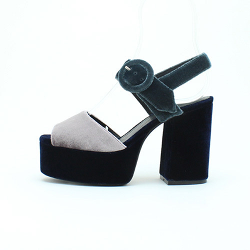 ジェフリーキャンベルからベルベット厚底サンダル、パーツごとに異なる色合わせが目を引く新作