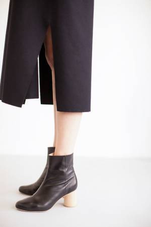 アクセサリーブランド「フォート」17年秋冬コレクション、ウッドヒールブーツや幾何学的な木製イヤリング