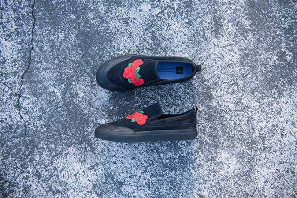 アディダス スケートボーディング、バラの刺繍際立つスリッポン発売 - ナケル・スミスとの新作モデル