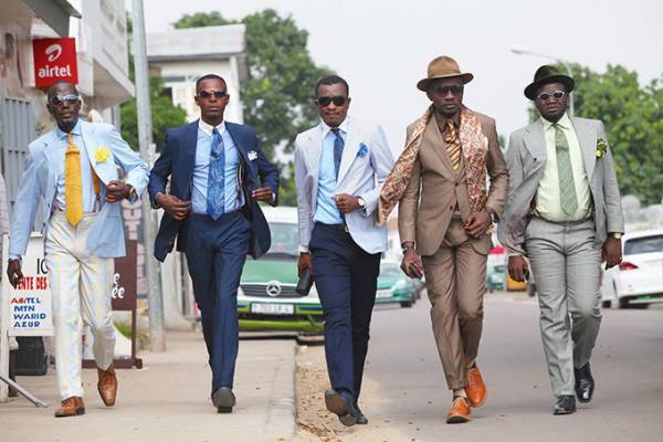 コンゴのファッショニスタ集団「サプール」の写真展、東京・名古屋・心斎橋・札幌で開催 - 来日も予定