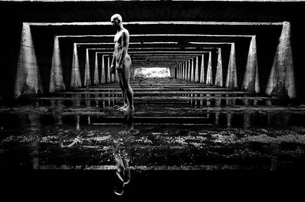 展覧会『田原桂一「光合成」with 田中泯』原美術館で - 写真家×ダンサーによる写真作品を展示