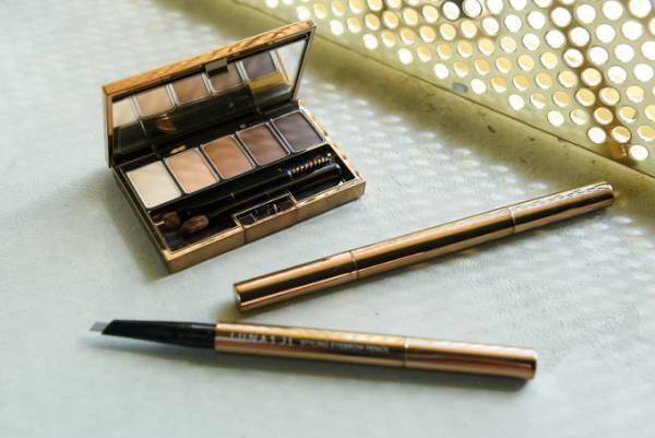 ルナソル”眉＆目にOK”遊べるアイブロウパレット「スタイリングアイゾーンコンパクト」