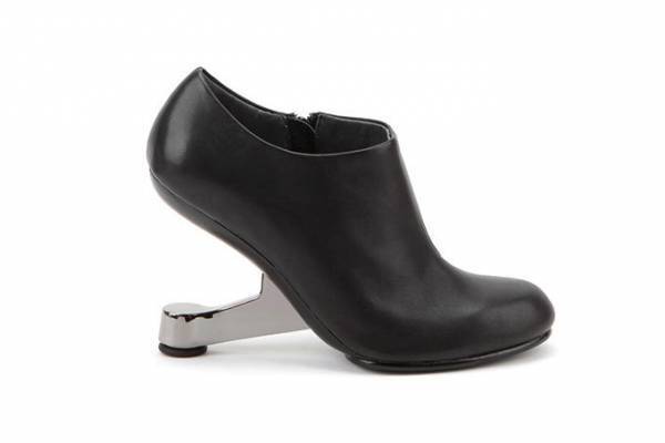 ユナイテッド ヌード 2017年秋冬コレクション - ブーツやパンプスで“幾何学的なファー”を表現