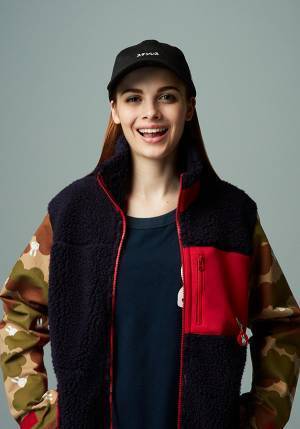 キューン2017-18年秋冬コレクション「クズ野菜と死んだ甘海老の蒸鶏 ステンレス製のネジを添えて」