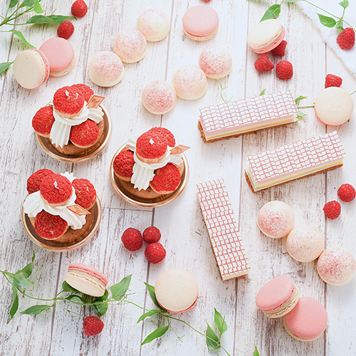フレデリック・カッセル限定フランボワーズのスイーツ、甘酸っぱい香りのミルフィーユやマカロンなど