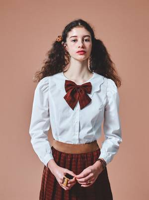 Q-pot. Dressの秋冬コレクション、学校をイメージしたチョコデザインのワンピースやロゴニット