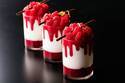 ヒルトン東京のハロウィンスイーツ -「黒い王冠」のチョコケーキや“血が滴る”ベリーのグラススイーツ