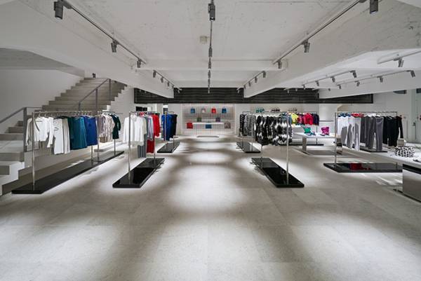 イッセイ ミヤケ、銀座に新店舗をグランドオープン、メンズ＆ウィメンズ揃う大人の”遊”空間