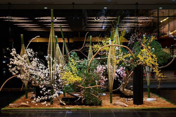 「いけばな×百段階段2017」を目黒・ホテル雅叙園東京で - 文化財の煌びやかな空間で秋のいけばなを