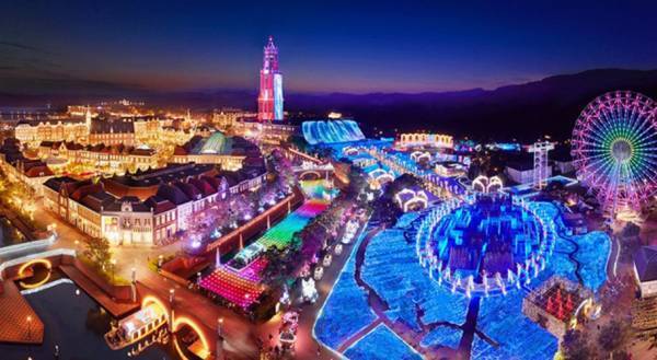 ハウステンボスで世界最大級イルミネーション「光の王国」白雪姫のプロジェクションマッピングも