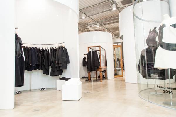 コム デ ギャルソン「トレーディングミュージアム」六本木に新店＆原宿店をリニューアル