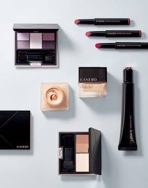 KANEBOの新コスメ - するするのびる高発色ルージュ＆”コントゥア”パレットで作る立体メイク