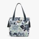 「ZARA HOME」の日本限定バッグ - ブルーのボタニカル柄にタッセルを配したトートなど