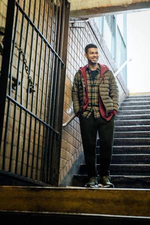 ユニクロ「ウルトラライトダウン」が進化 - ネックの形を切り替え、豊富なカラーで