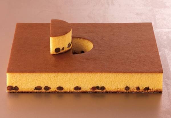 和菓子店「鎌倉五郎本店」から、お月見の秋に向けた「大納言カステラ半月」