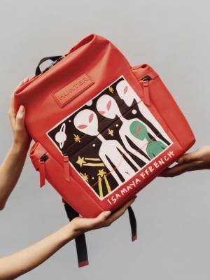 ハンターの限定バックパックがドーバー銀座に、楽譜やエイリアンなどユーモア溢れる手書きプリント