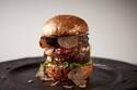 グランド ハイアット 東京から“金箔”バンズの２万円ハンバーガー、具はトリュフ・フォアグラ・和牛ステーキ
