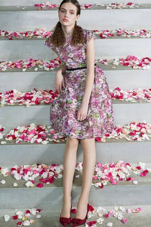 トッカ×ニコライ バーグマンが初コラボ、カトレアや紫陽花モチーフのワンピースや小物など