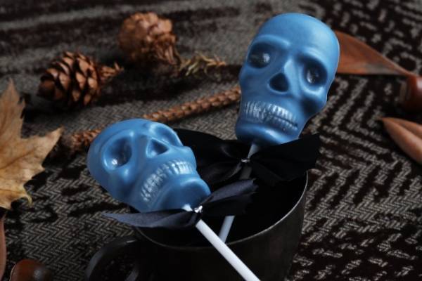 コンパーテスから”パチパチキャンディーが弾ける”ハロウィン限定スカルチョコレート