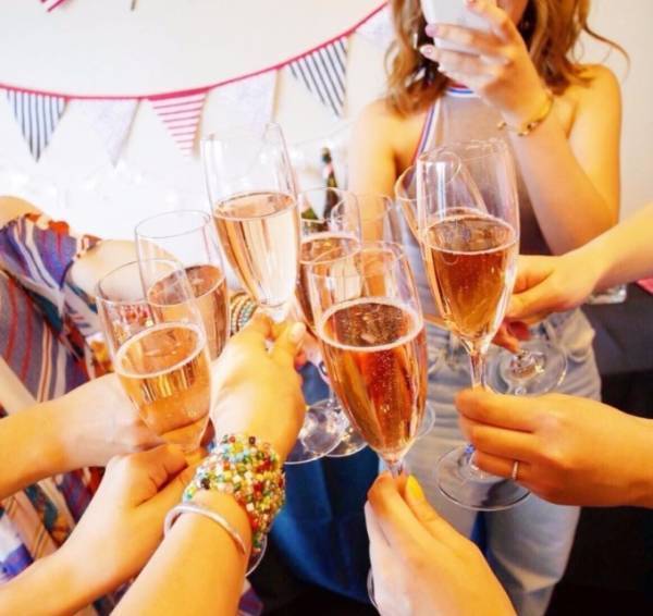 街全体が会場の「札幌スパークリングフェス」世界各地のスパークリングワインが味わえる街フェス