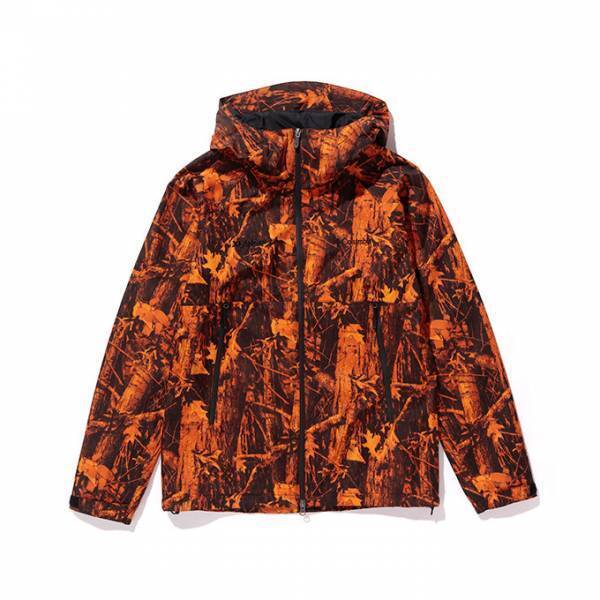 XLARGE×コロンビアのコラボウェア、木々をモチーフにしたカモ柄のフーディーやジャケット