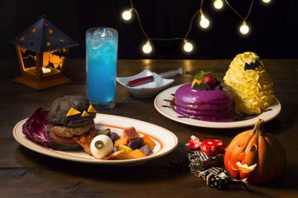 エッグスンシングスからハロウィン限定パンケーキ＆ジャック・オ・ランタンのハンバーガー