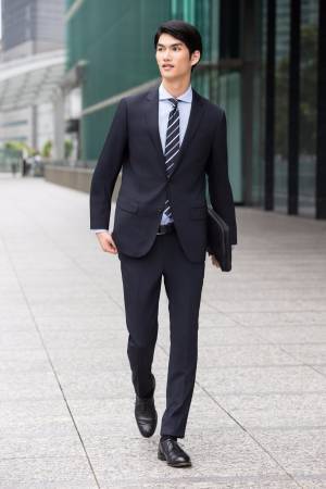 ユニクロ”セミオーダー感覚”シャツ＆ジャケット - 最大2640型、圧倒的な型数を全国のストアで体感