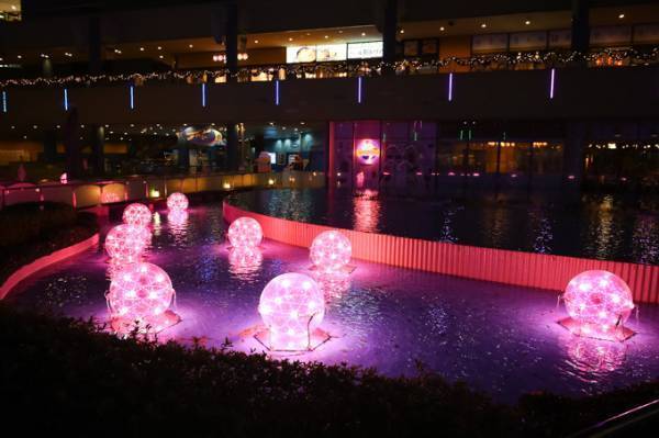 東京ドームシティ“スイーツ”がテーマの冬イルミネーション、輝くお菓子の家やマカロントンネル