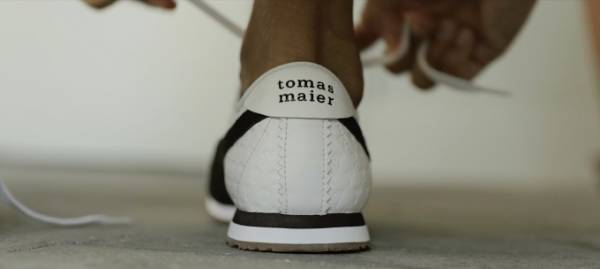 プーマ、トーマス・マイヤーとのコラボスニーカー - 全面に“ヤシの木”柄をエンボス加工、限定200足