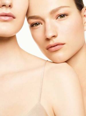 アディクション17年冬コスメ、肌に映える“エフォートレス”な新カラーのリップグロス&ネイル