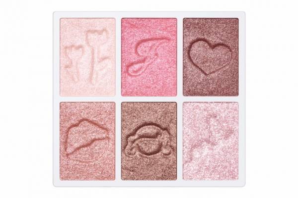 ジルスチュアート　ビューティのクリスマス限定コフレ  - “大人可愛い”を叶えるチークやアイカラー