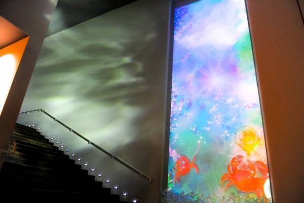 すみだ水族館×清川あさみ「フェアリーテール イン アクアリウム」、宮沢賢治の童話がテーマの幻想的空間