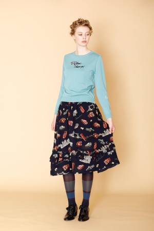 ジェーンマープルドンルサロン、“古き良きロンドン”のレトロなオールドカー・バスプリントのドレス