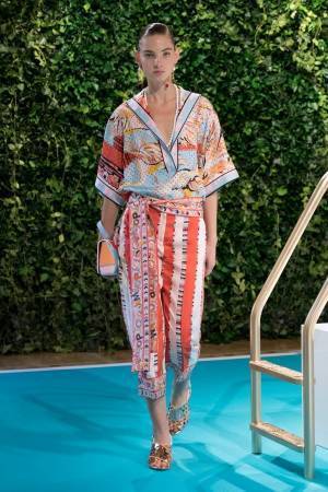 エミリオ・プッチ 2018年春夏コレクション - カプリ島を満喫、極上プール パーティ