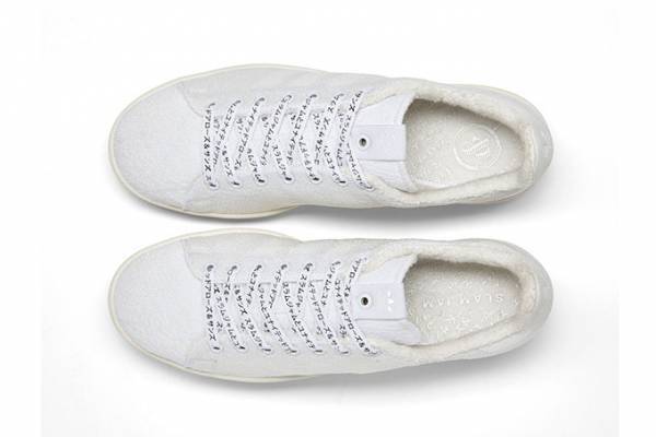 アディダス コンソーシアムから「今治タオル地」のスニーカー、“いつでも自宅”のような履き心地