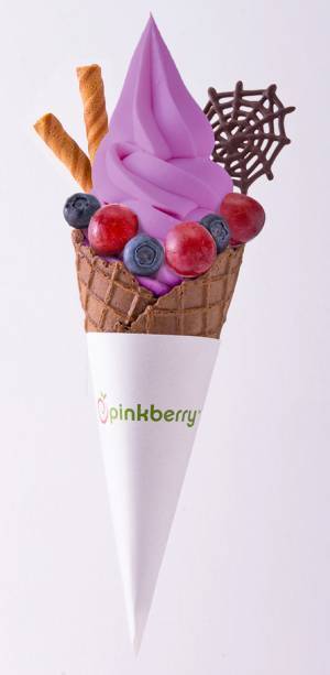 米フローズンヨーグルト「ピンクベリー」のハロウィン限定パフェ、蜘蛛の巣モチーフのチョコ付き