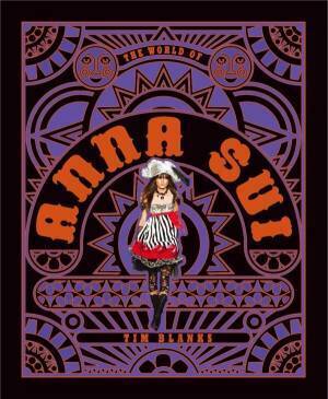 アナ スイのビジュアル本『ザ・ワールド・オブ・アナ・スイ』スケッチ等700以上の写真でキャリアに迫る