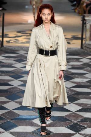 コシェ 2018年春夏コレクション - 教会に響き渡る”多様性”を楽しむ音色