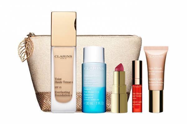 クラランスのクリスマスコフレ - ベースから人気リップオイルまで入ったコフレ、ボディケアコフレなど