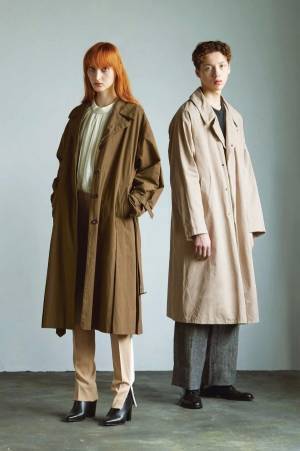 サンヨー×森下公則のコラボ「ブルーフラッグ+キミノリ モリシタ」、オーバーシルエットのコート