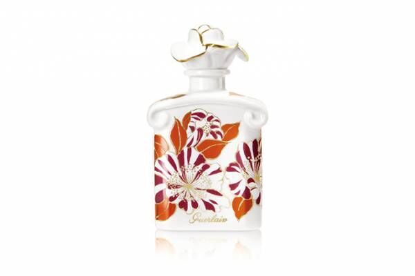 ゲラン、有田焼ボトルの香水「フォール フラワーズ」秋の花を纏ったデザイン、キャップは薔薇